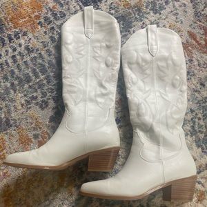Lulus white Cowboy boots worn once size 9